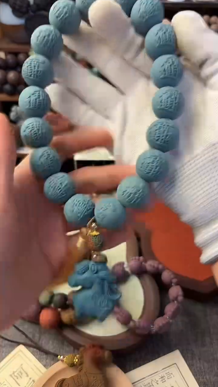 泥塑玉兰龙涎招财金宝手持一条