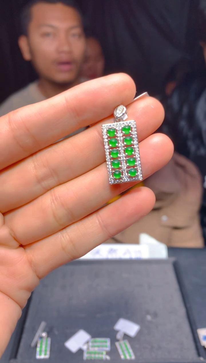 【闪购商品】定制翡翠未镶嵌25多样性发货（发其一）