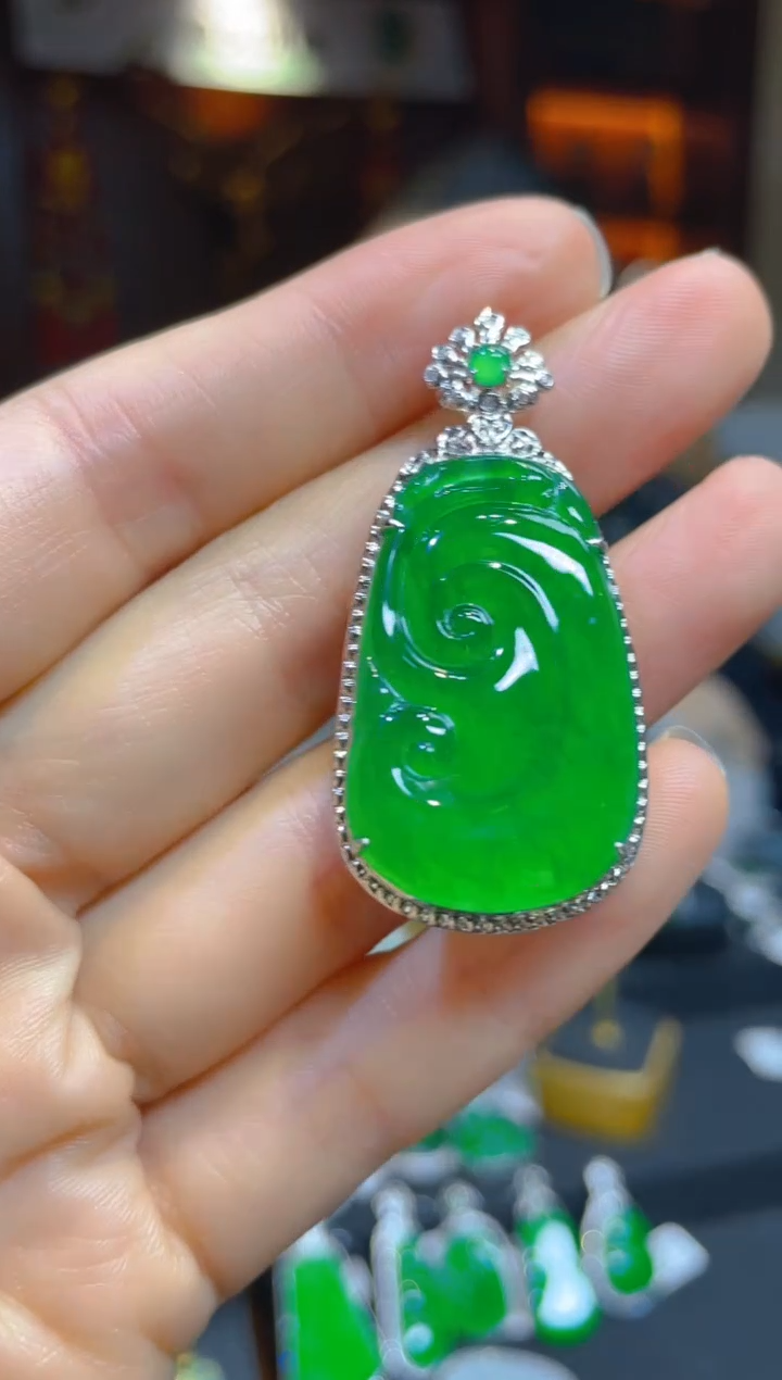 【闪购商品】翡翠颈饰18K金镶嵌119562天然A货翡翠如意吊坠