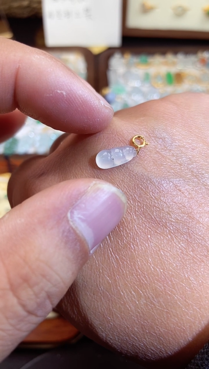 【闪购商品】翡翠吊坠(不含链)18K金镶嵌翡翠豆子