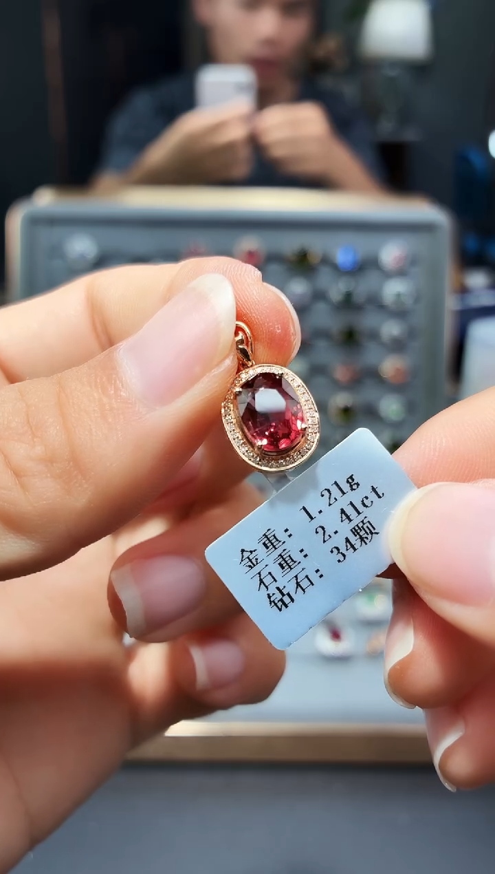 颈饰18K金镶嵌碧玺2.41.