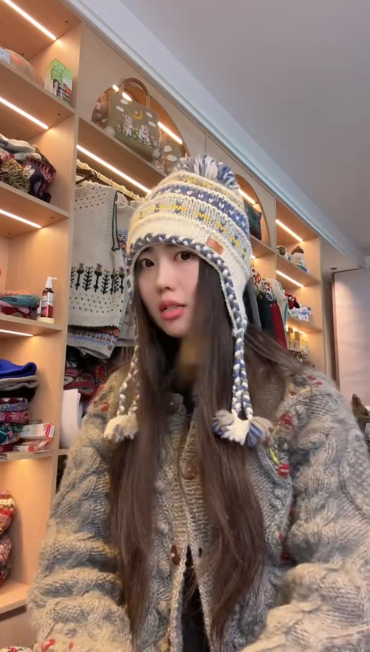 羊毛蓝色护耳帽  