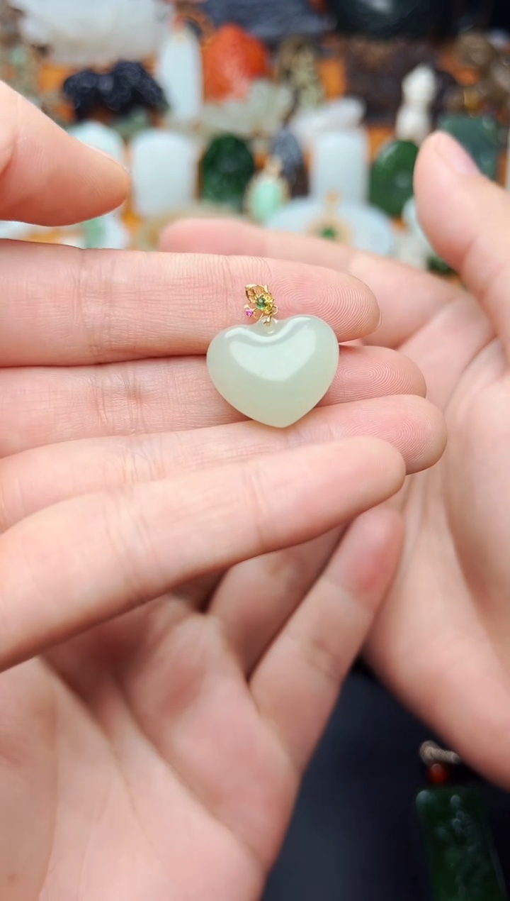 【闪购商品】和田玉颈饰18K金镶嵌爱心01