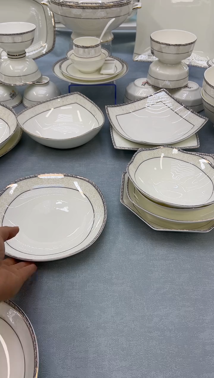 骨瓷玲珑8方2个  