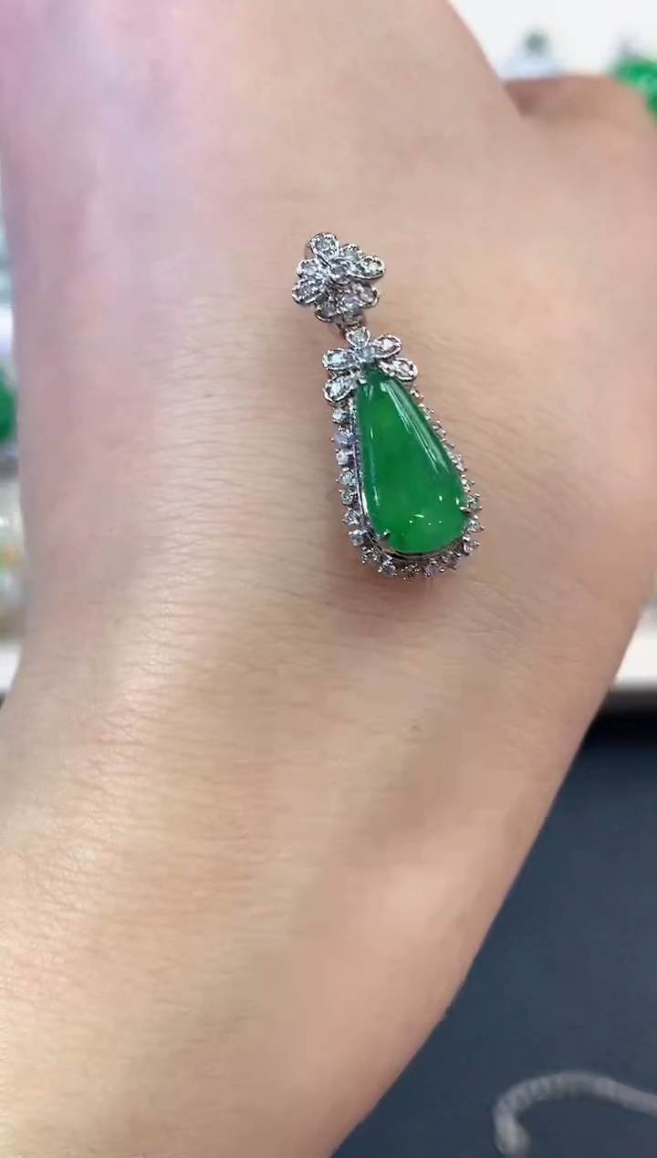 【闪购商品】翡翠吊坠(不含链)18K金镶嵌B77   