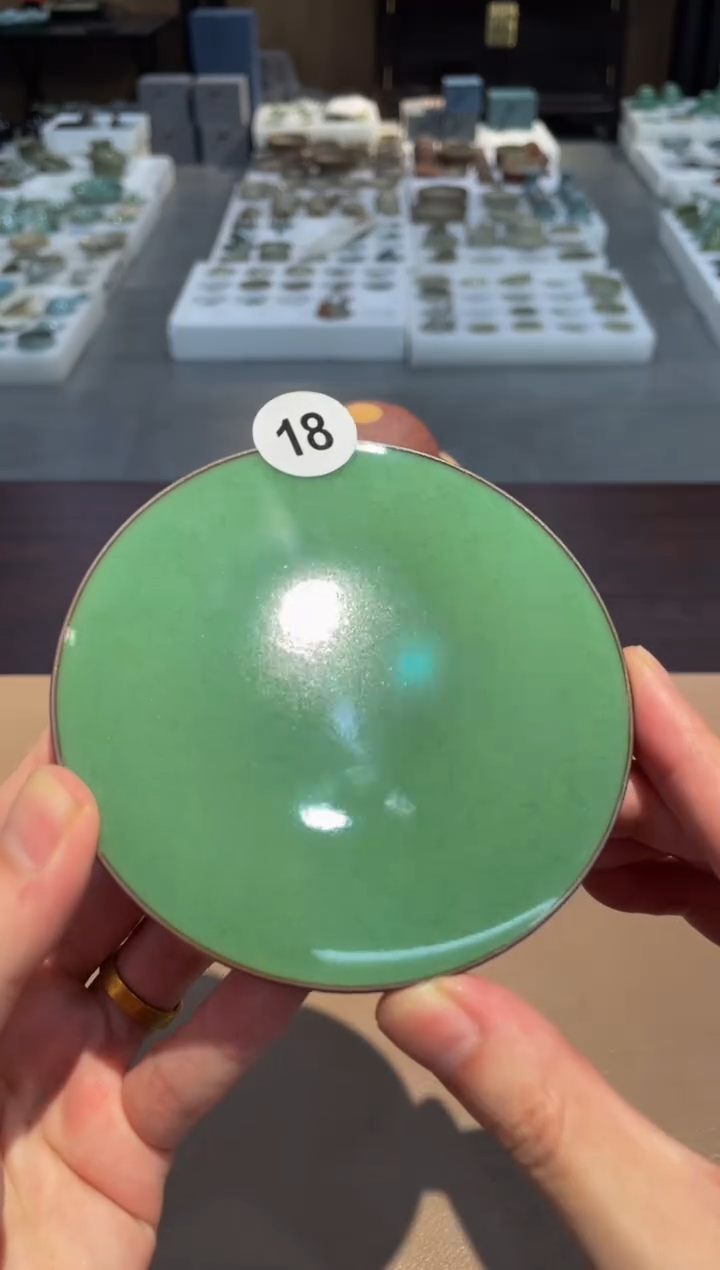 18窑承龙泉青瓷老梅青杯垫