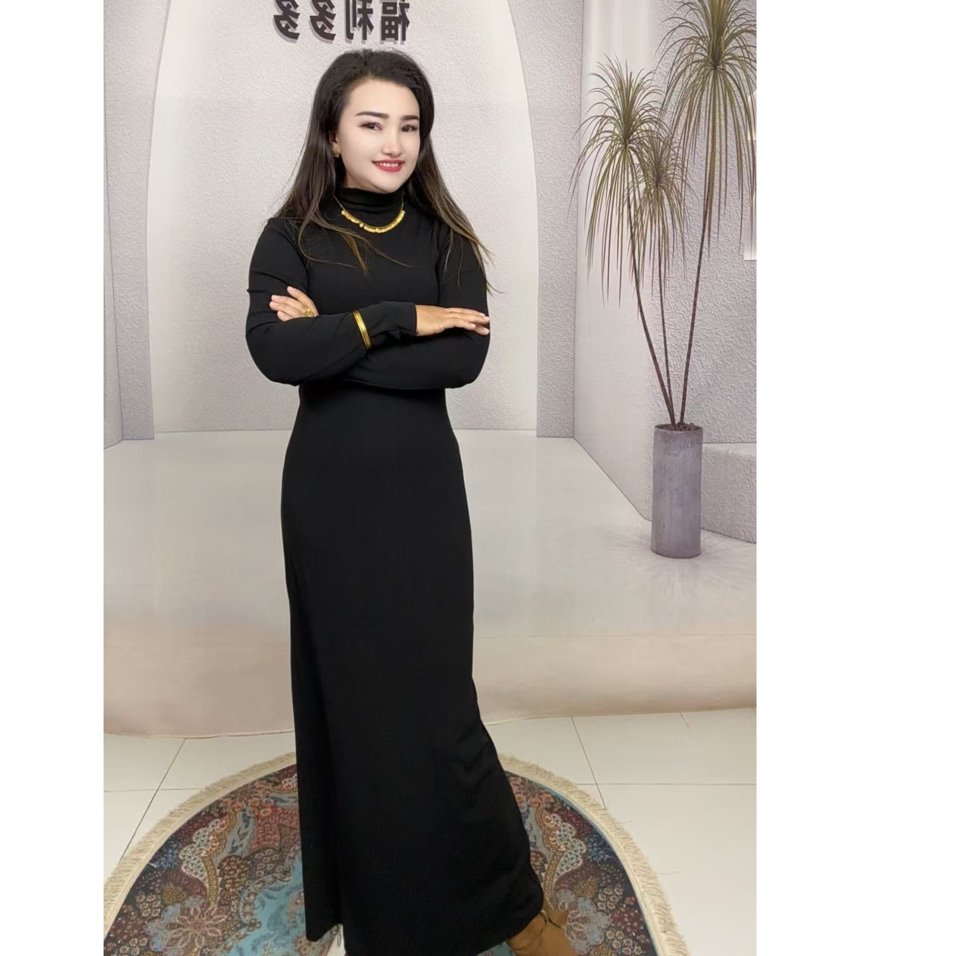 2025年高领（gallik koynak）连衣裙