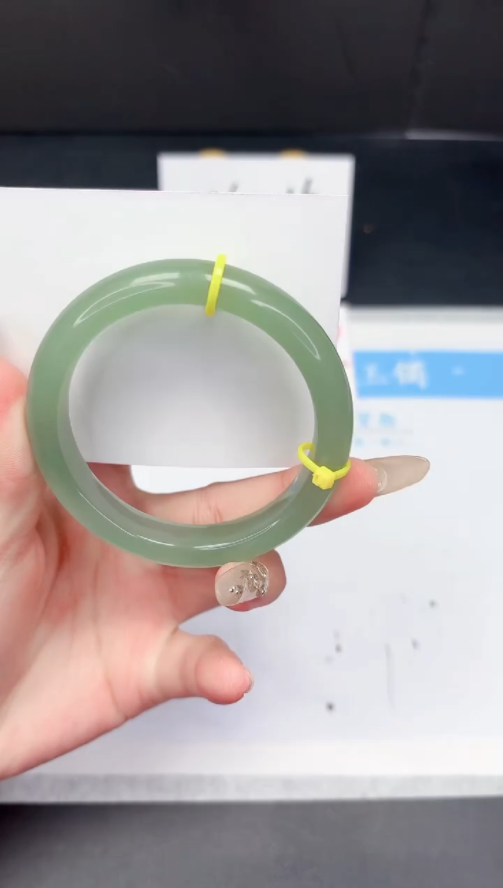 【闪购商品】石英质玉手镯未镶嵌7-56.3