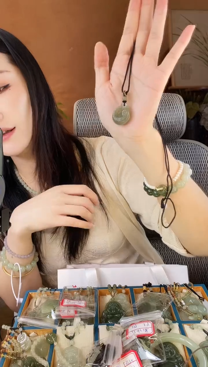 和田玉未镶嵌颈饰鱼化龙