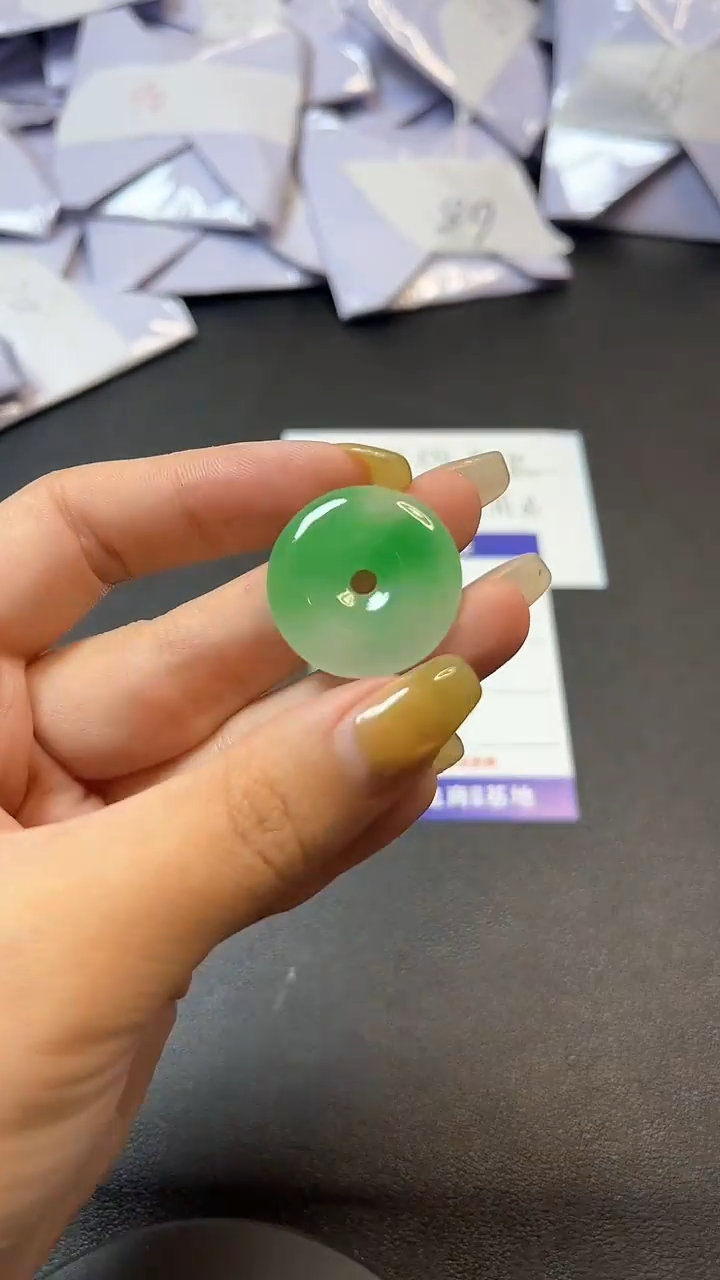 翡翠未镶嵌颈饰时尚精品 一物一拍