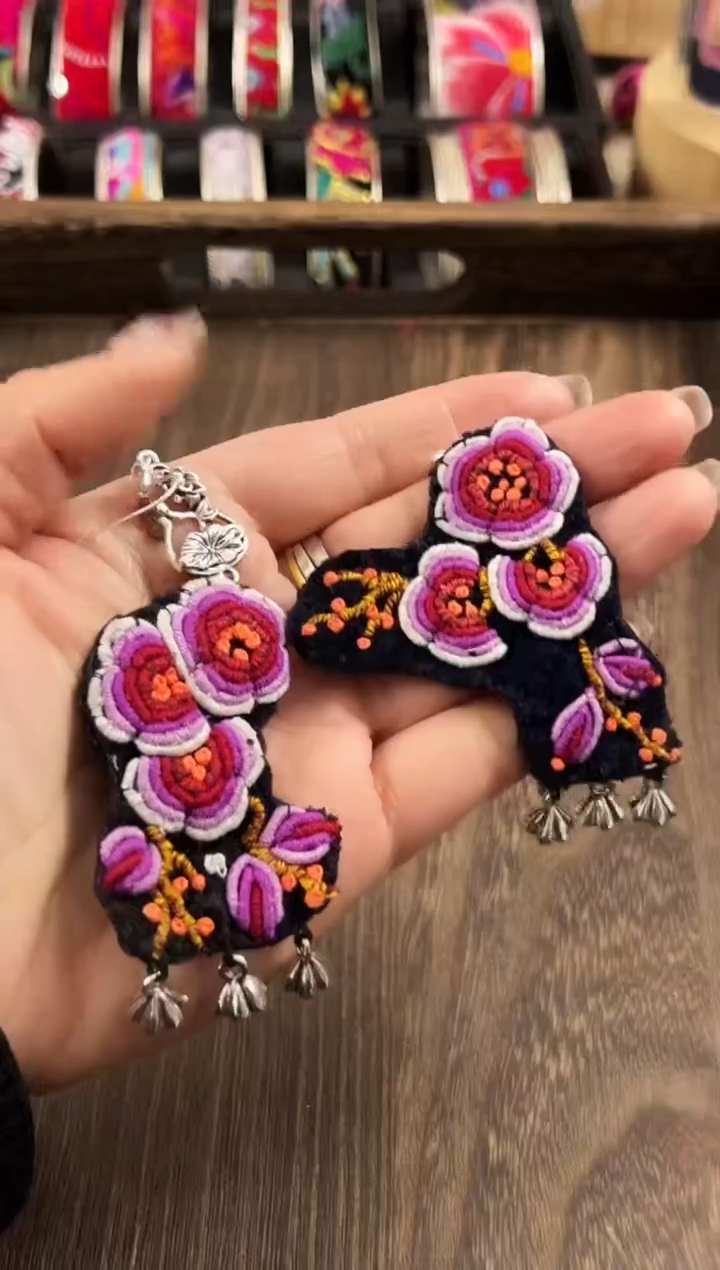 【闪购商品】织绣民族风老绣饰品371