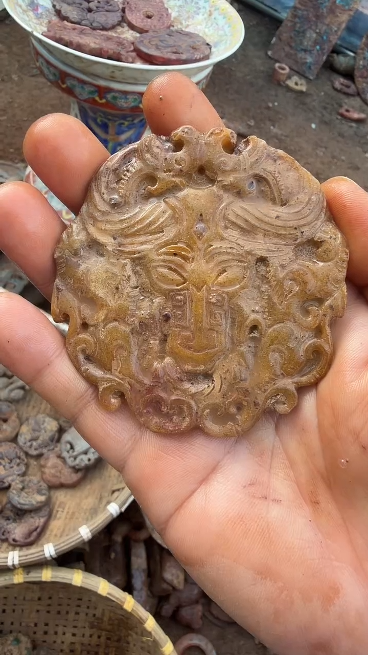 未镶嵌岫岩河磨玉（透闪石质玉）挂件岫岩河磨玉