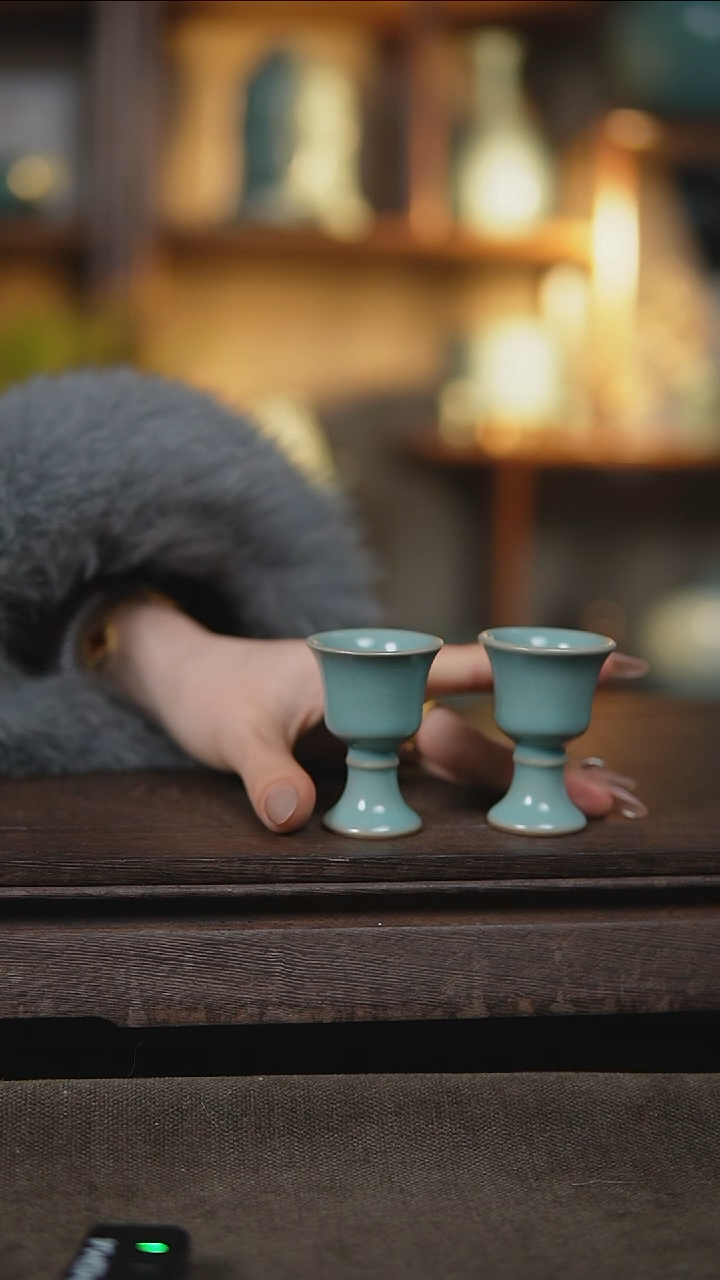 【闪购商品】杯仿古天青小酒盅一对瑕