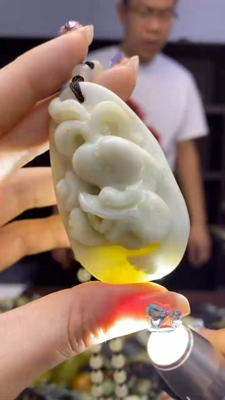 未镶嵌岫玉挂件  