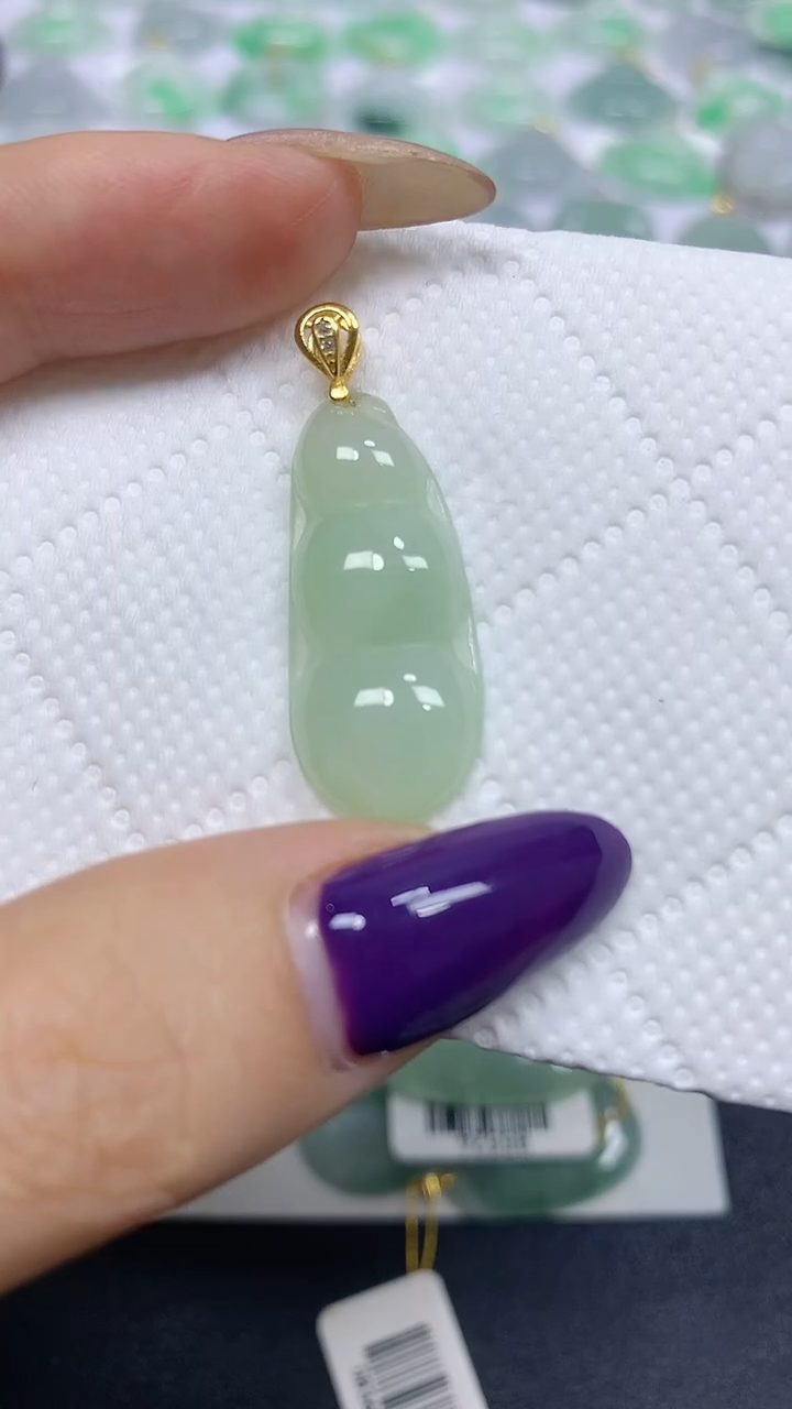 颈饰未镶嵌翡翠 