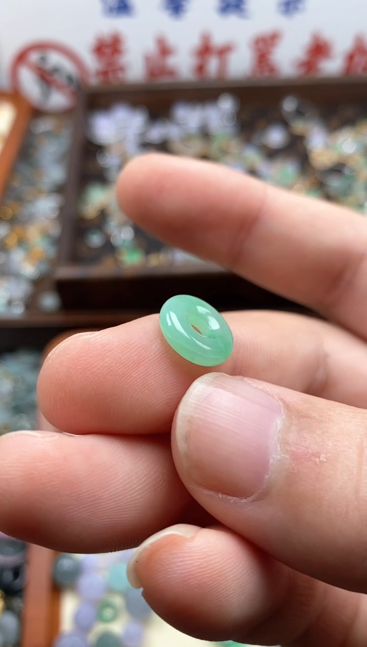 【闪购商品】翡翠颈饰未镶嵌哥哥