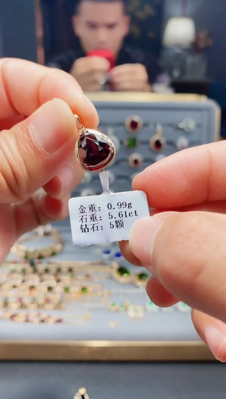 【闪购商品】石榴石颈饰18K金镶嵌5.61.