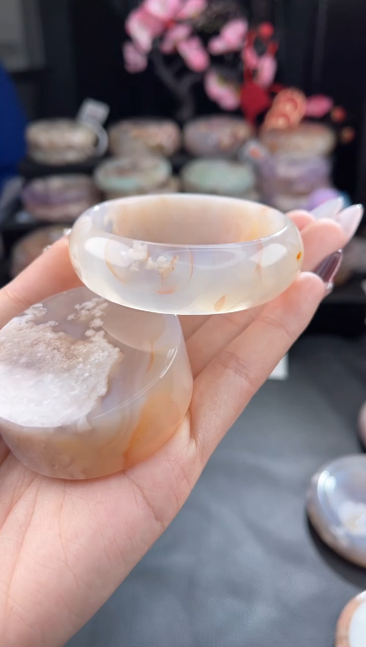 【闪购商品】石英质玉手镯未镶嵌52