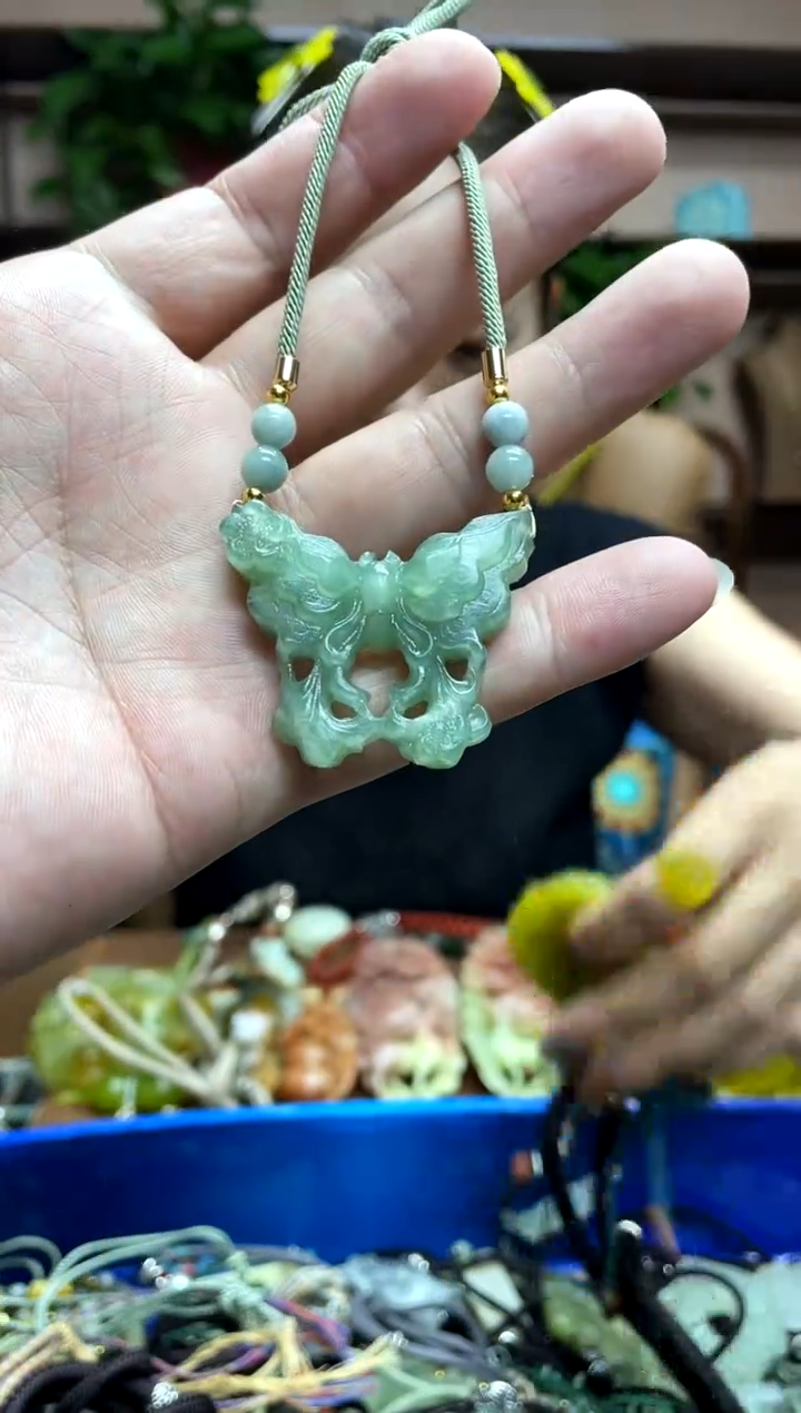 未镶嵌岫玉吊坠·