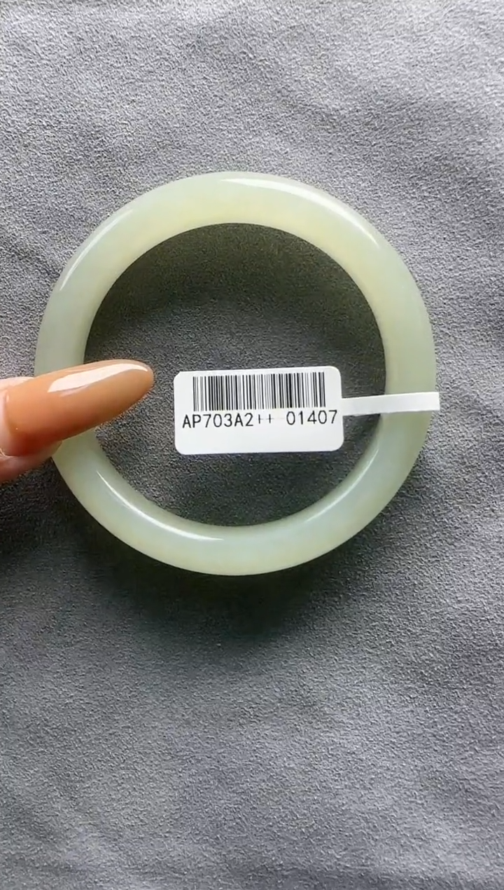 【闪购商品】和田玉手镯未镶嵌57