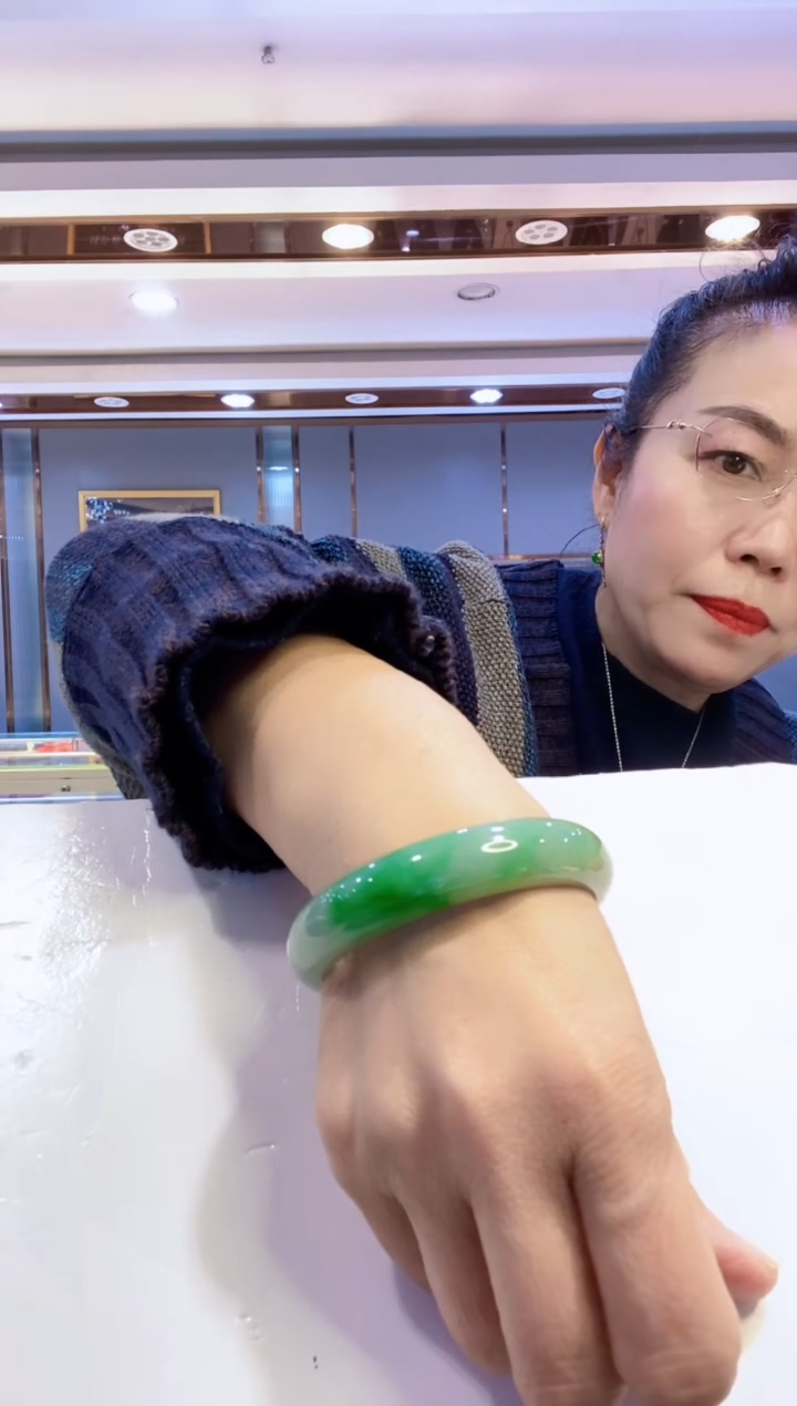 未镶嵌手镯翡翠翡翠手镯