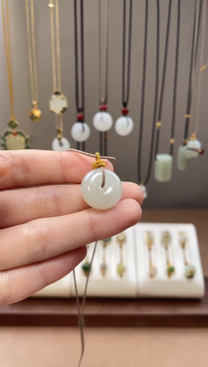 颈饰未镶嵌和田玉和田玉吊坠