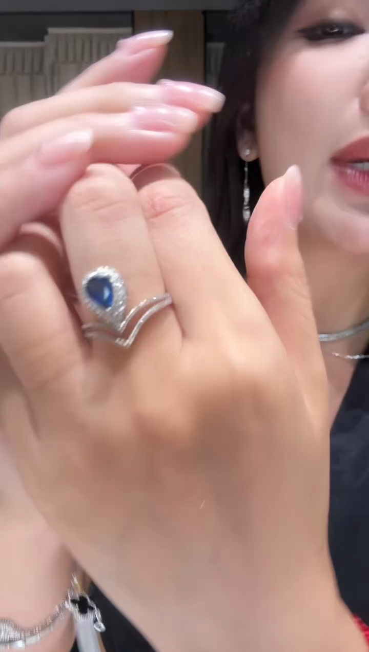 戒指18K金镶嵌钻石皇冠