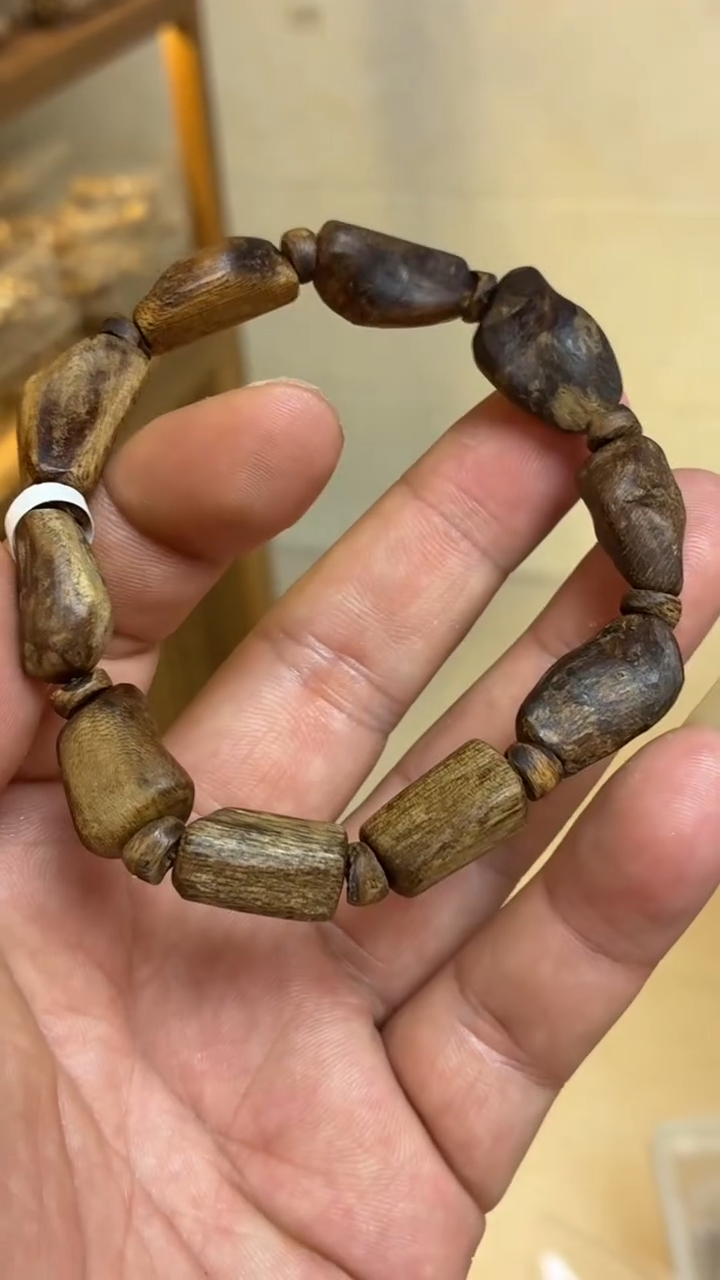 沉香手串 文莱随型单圈多样性发其一