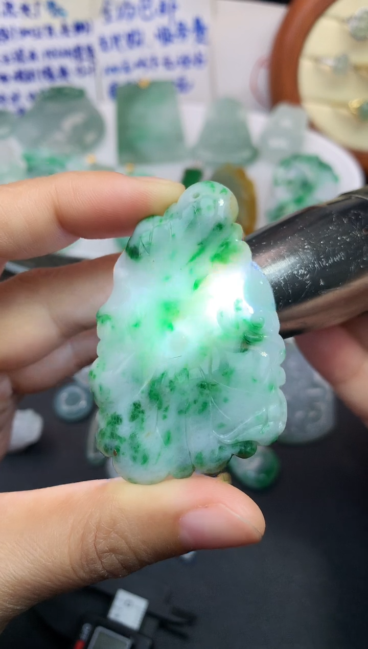 颈饰未镶嵌翡翠吊坠