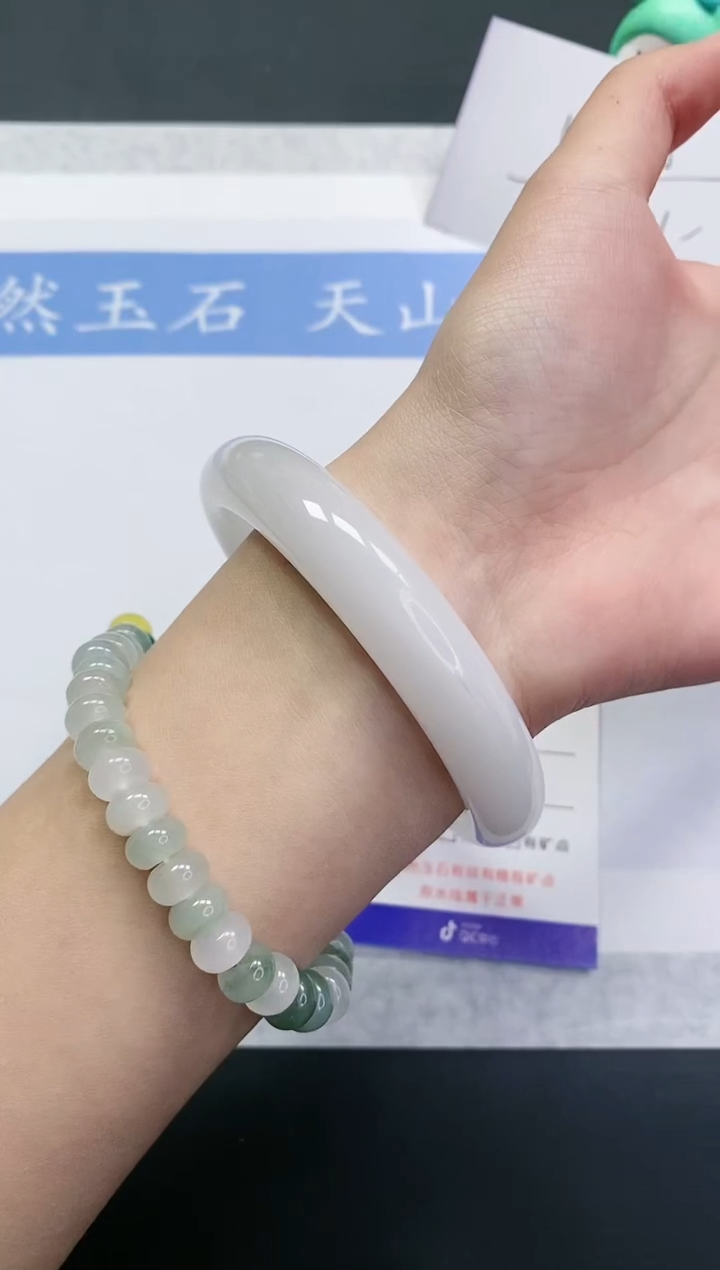 【闪购商品】石英质玉手镯未镶嵌B262-61+