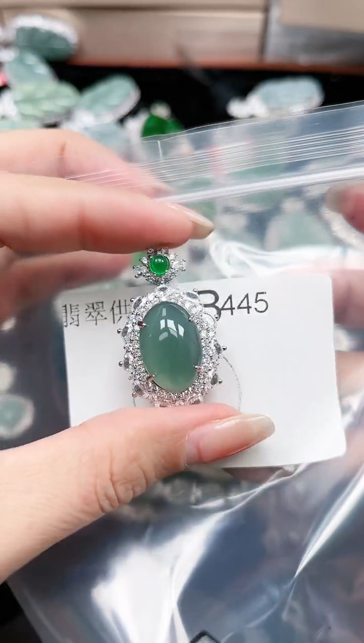 【闪购商品】翡翠颈饰未镶嵌445赠皮绳