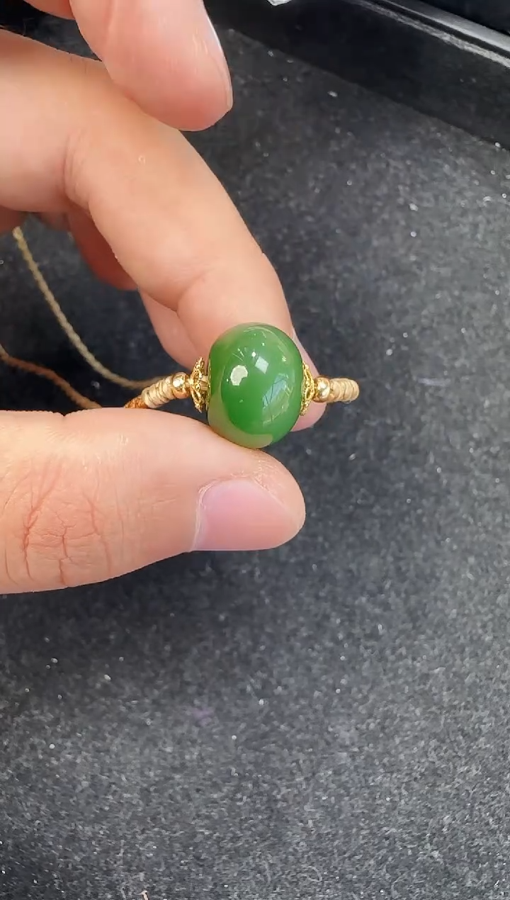 颈饰18K金镶嵌和田玉单珠