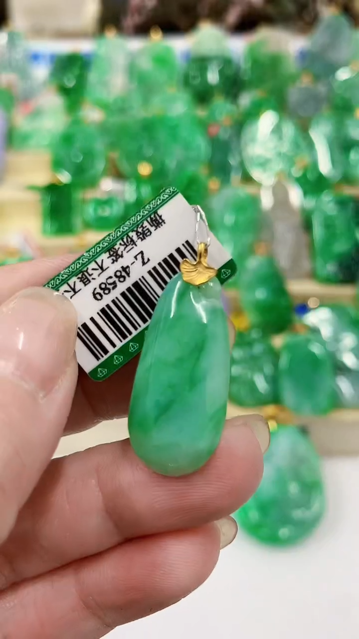 【闪购商品】翡翠吊坠(不含链)18K金镶嵌挂件