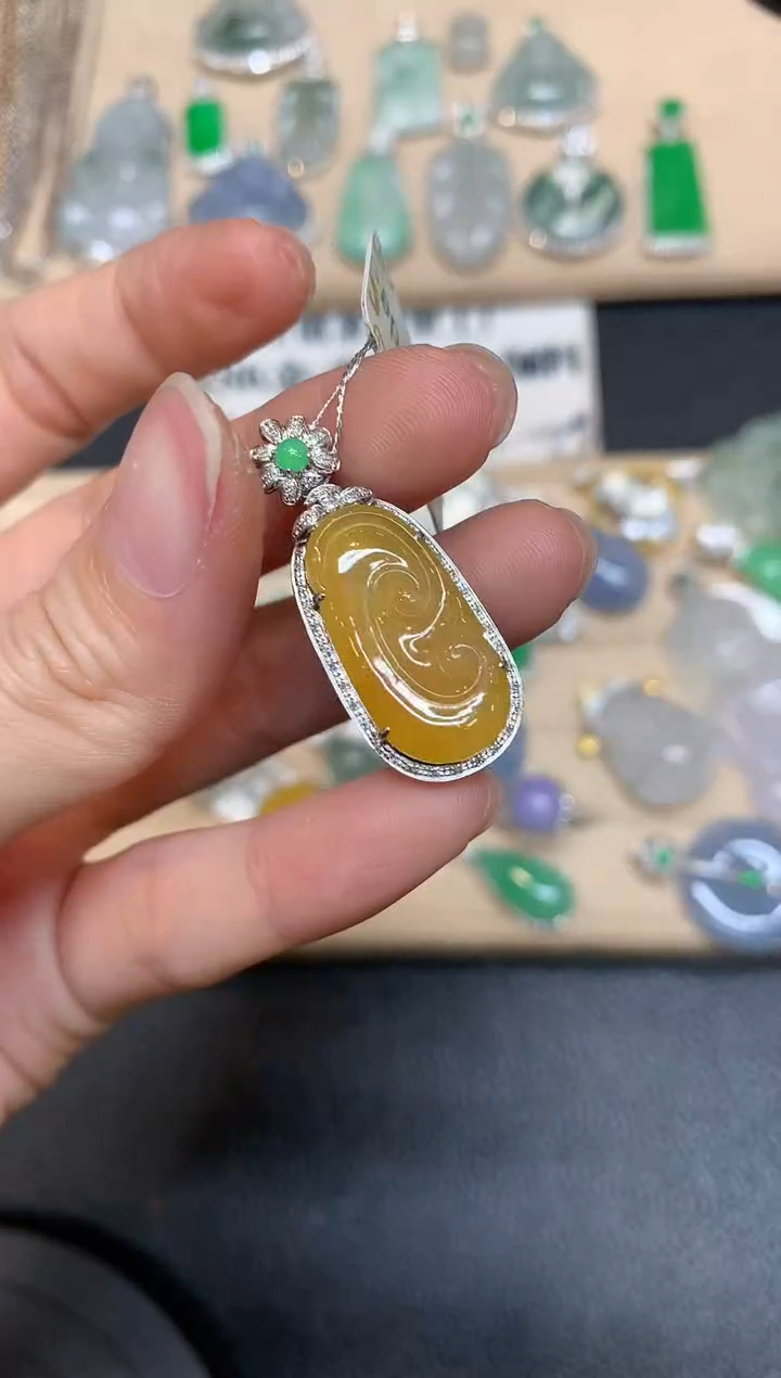 【闪购商品】翡翠颈饰18K金镶嵌如意【无服务费