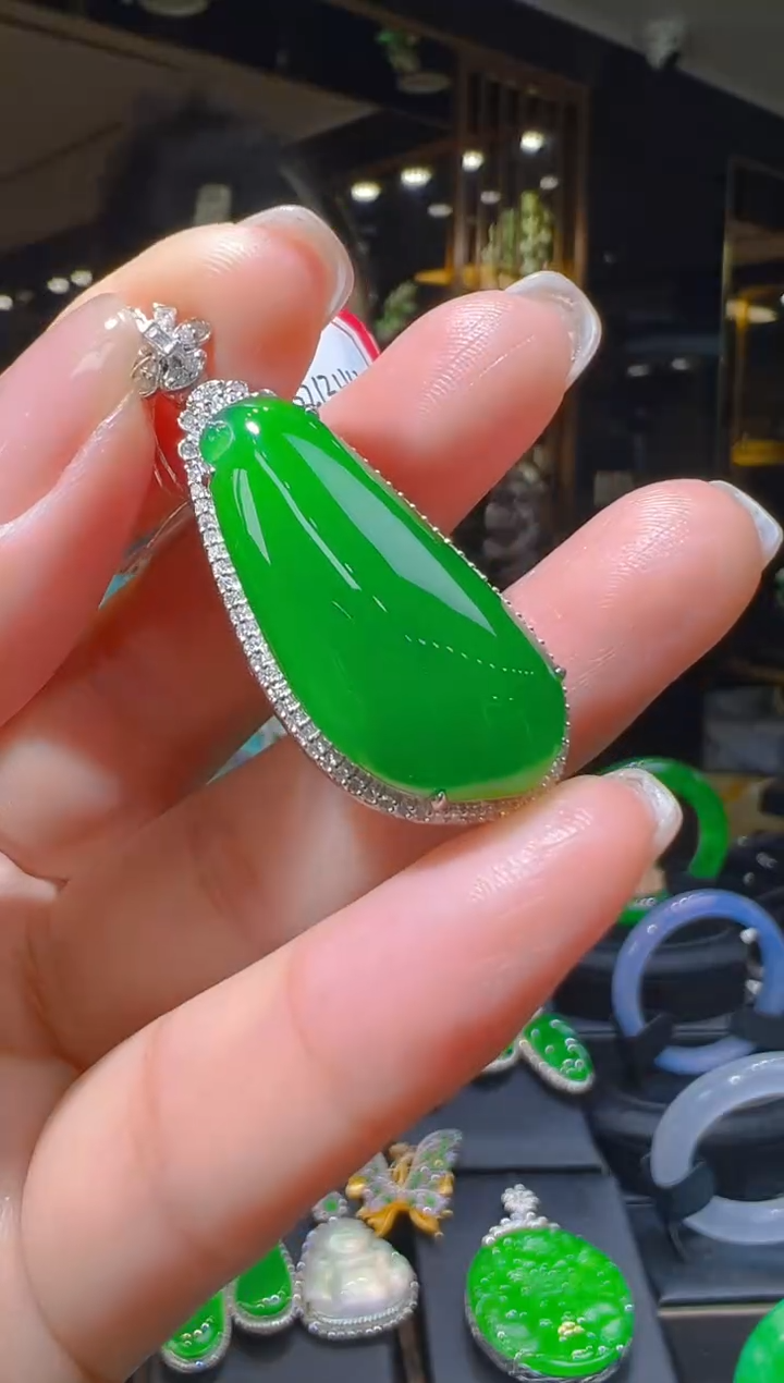 【闪购商品】翡翠18K金镶嵌吊坠(赠链)027       