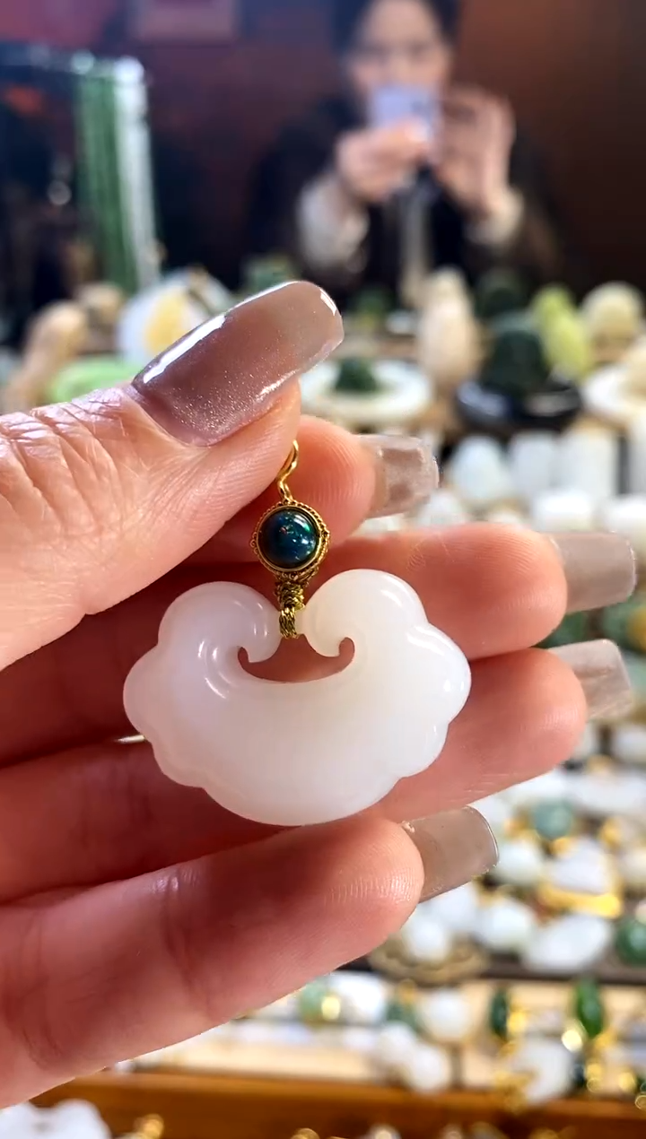 【闪购商品】和田玉吊坠未镶嵌。