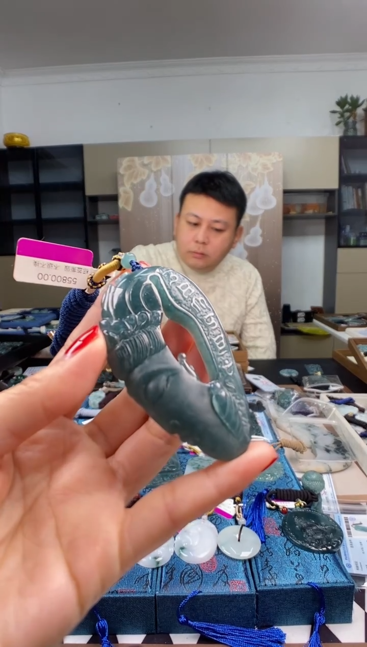 颈饰未镶嵌翡翠 多样性发其一