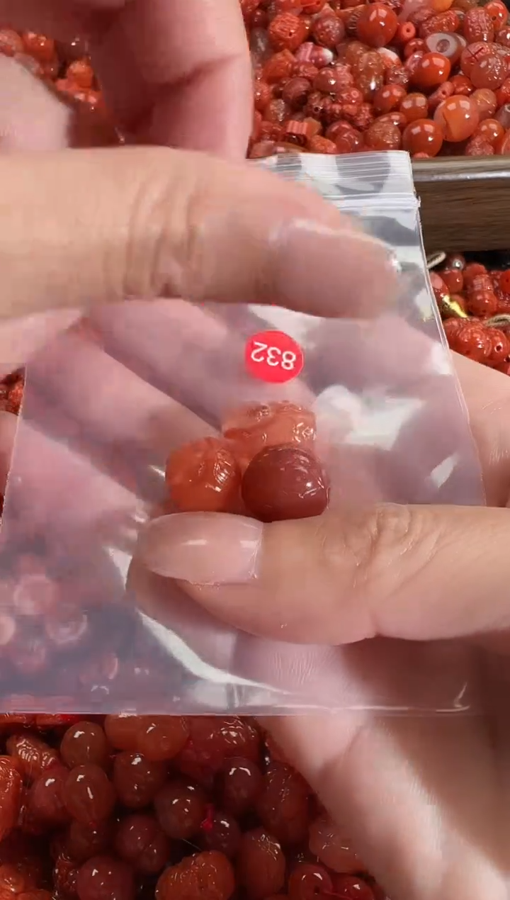 颈饰未镶嵌南红玛瑙1