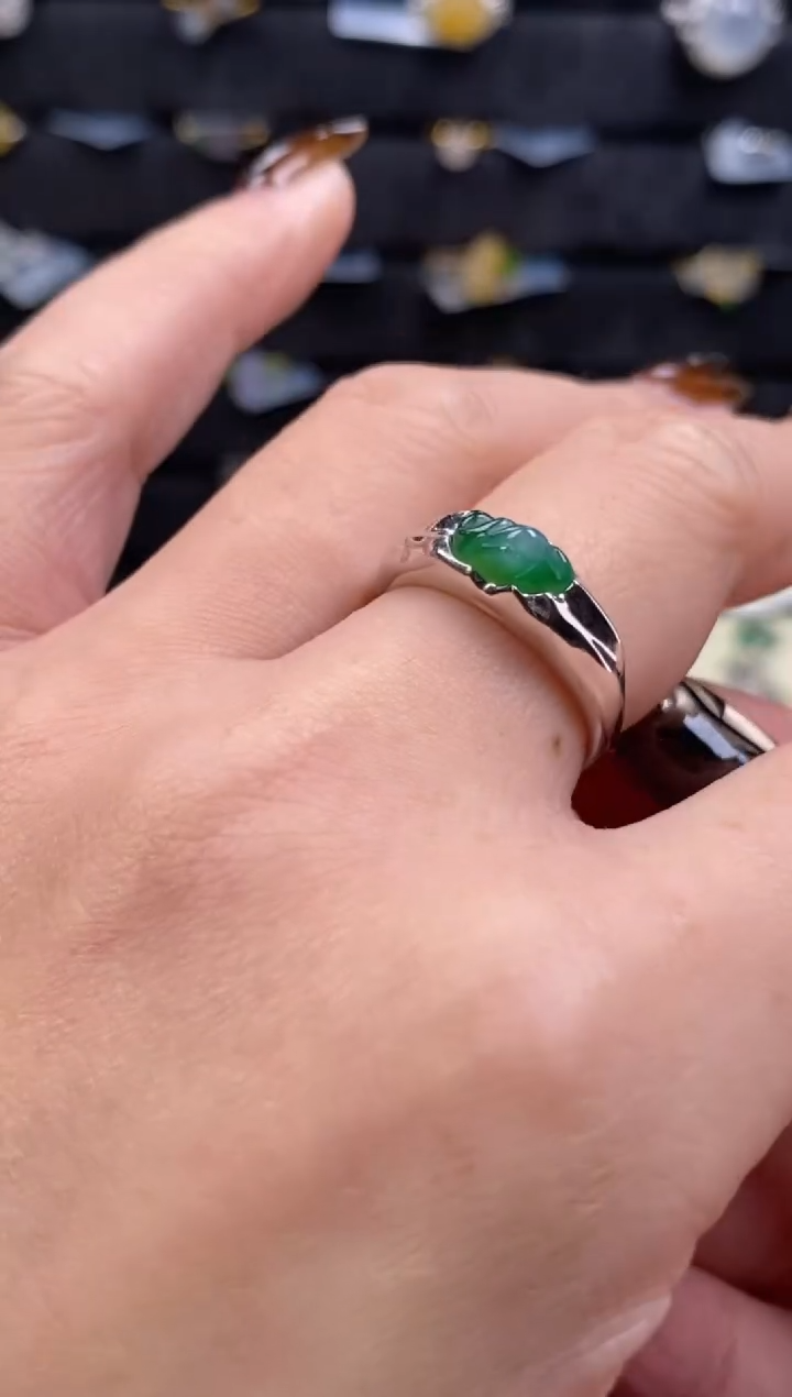 颈饰银S925镶嵌翡翠18802