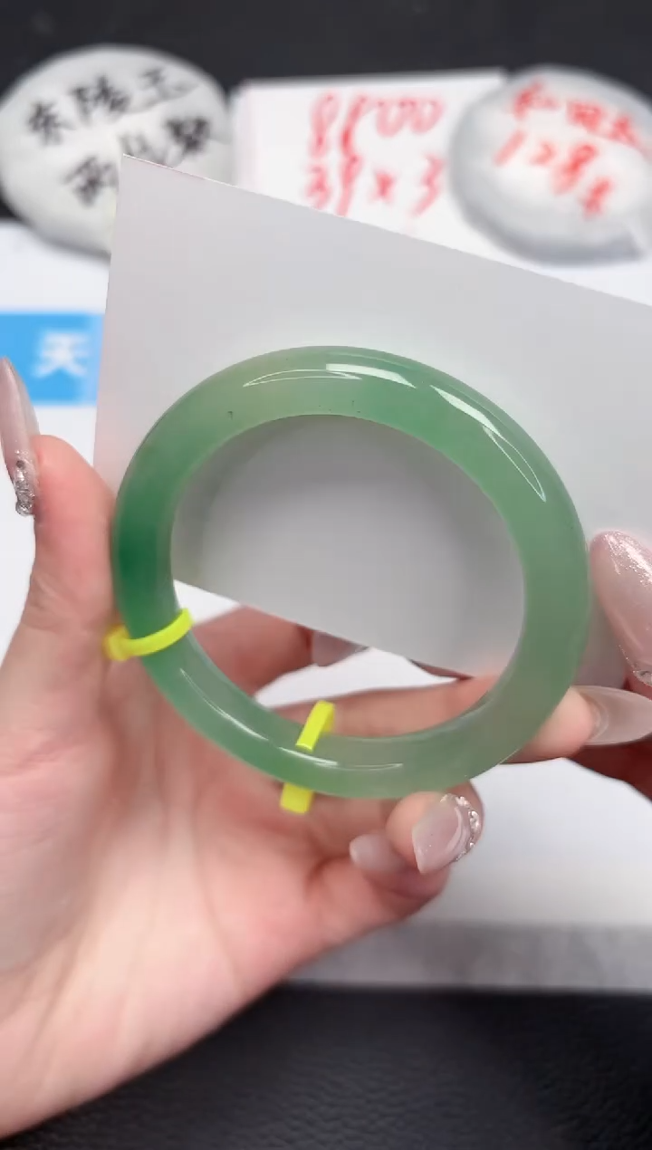 【闪购商品】石英质玉手镯未镶嵌84-53.7