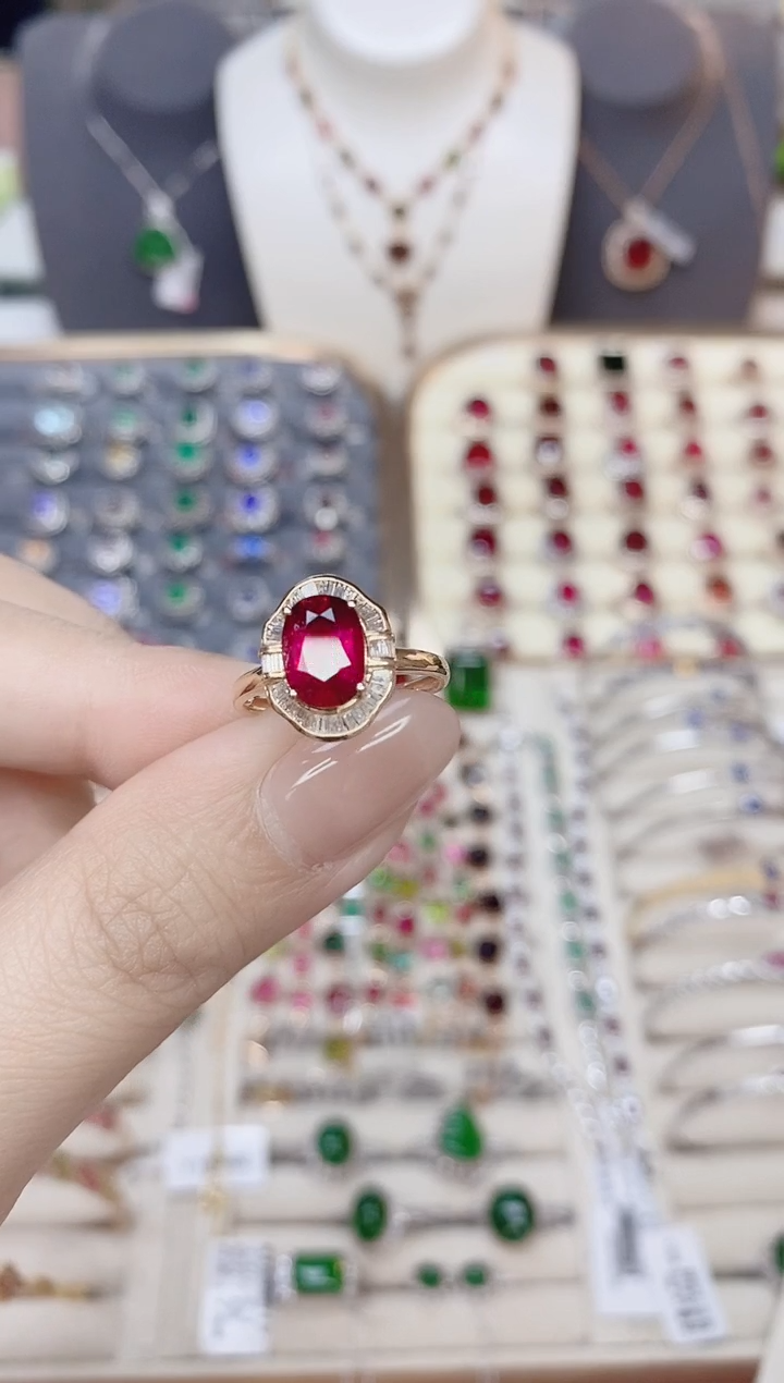 18K金镶嵌碧玺戒指碧玺2.5CT