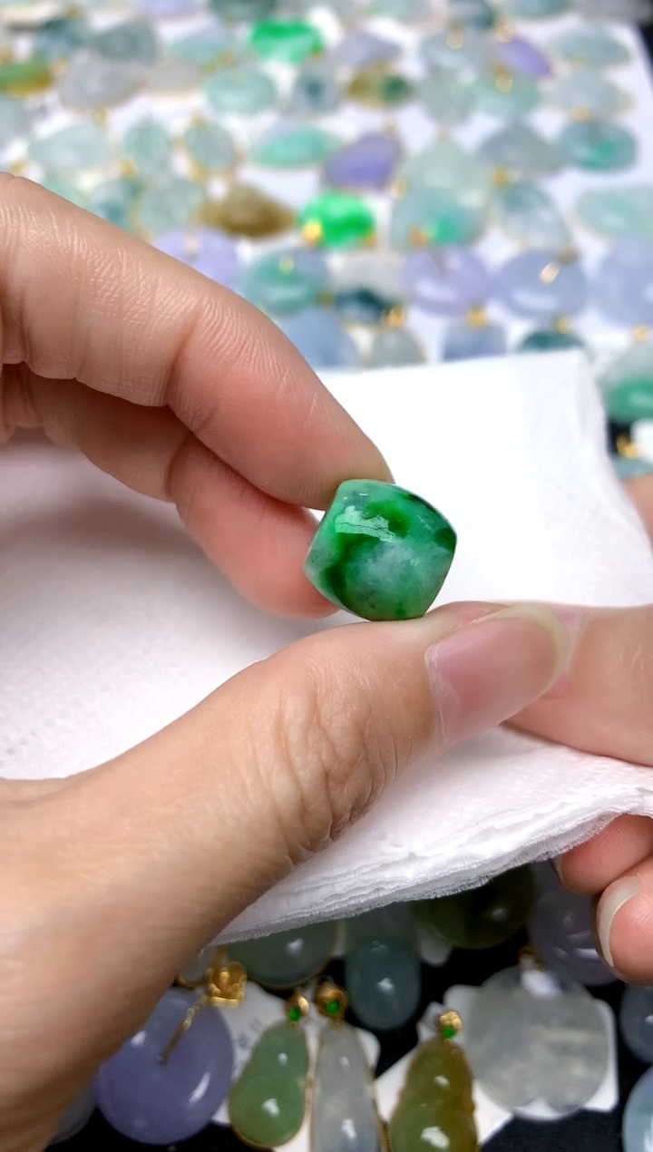 翡翠未镶嵌颈饰天然A货翡翠