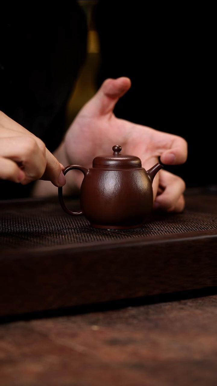 宜兴紫砂紫朱泥问古