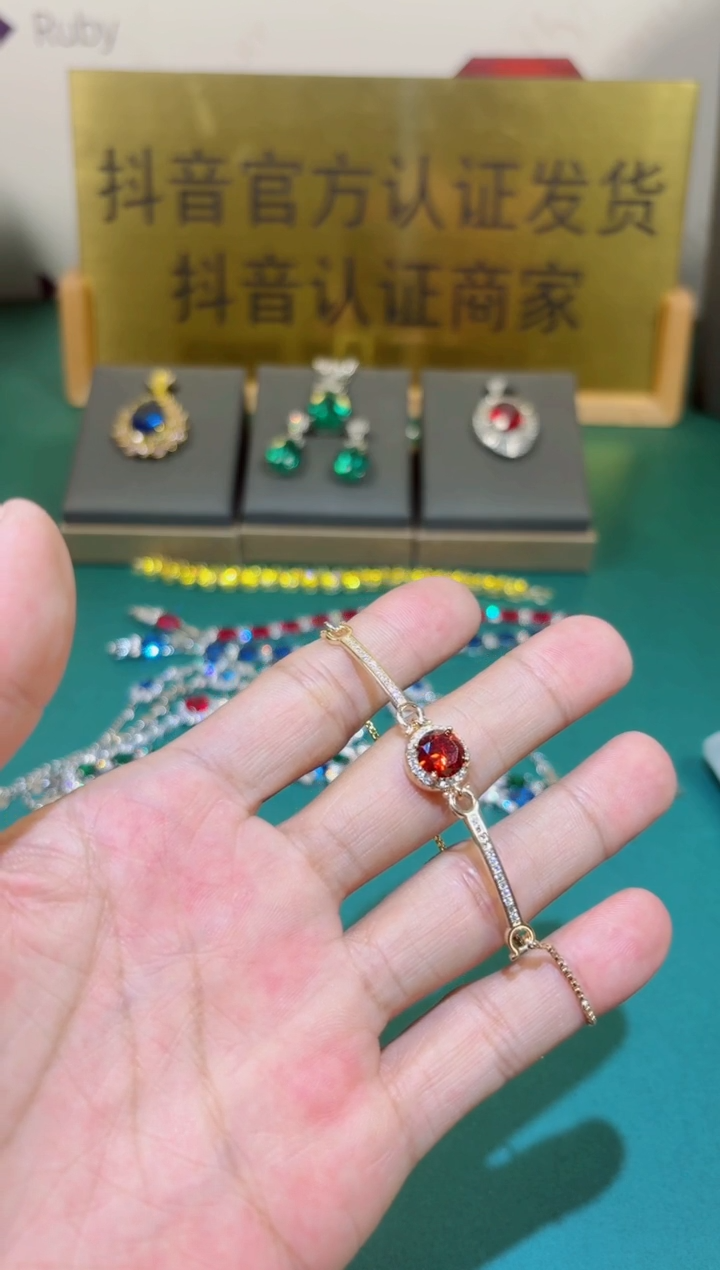 18K金镶嵌手链红宝石20