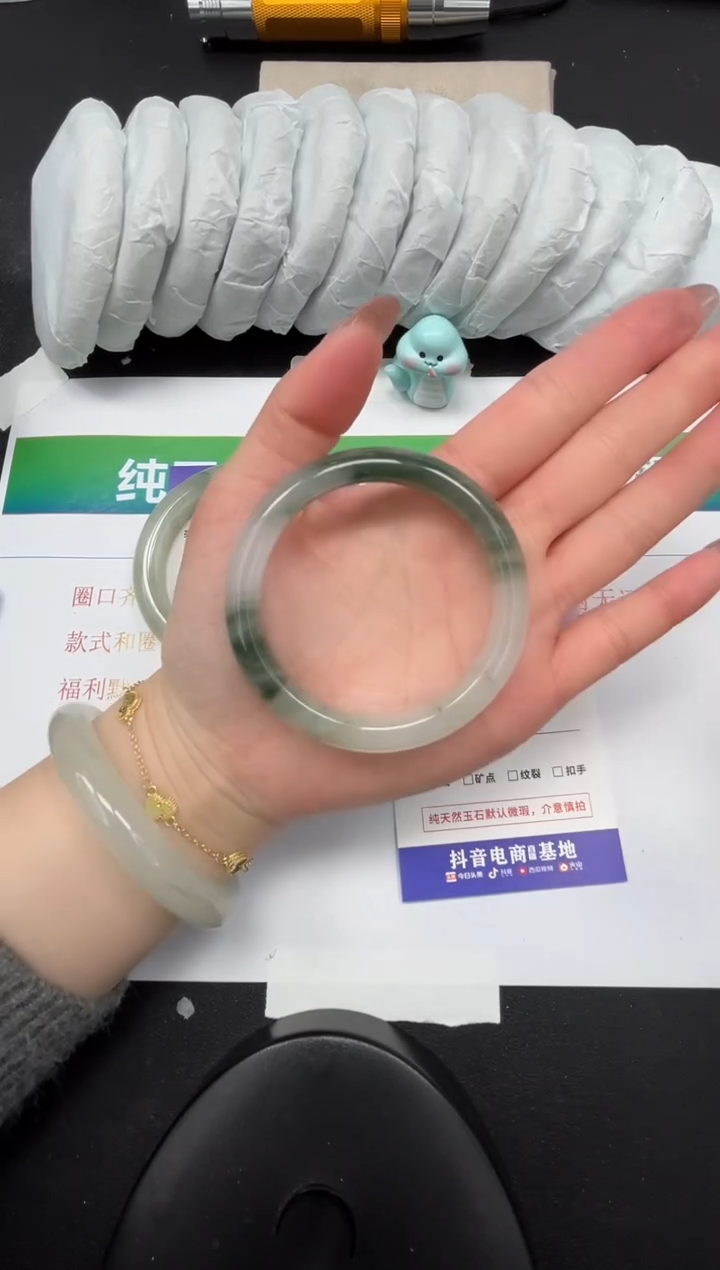 【闪购商品】石英质玉手镯未镶嵌215-52.4