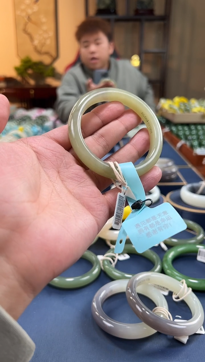 【闪购商品】和田玉手镯未镶嵌和田玉手镯客服备注圈口