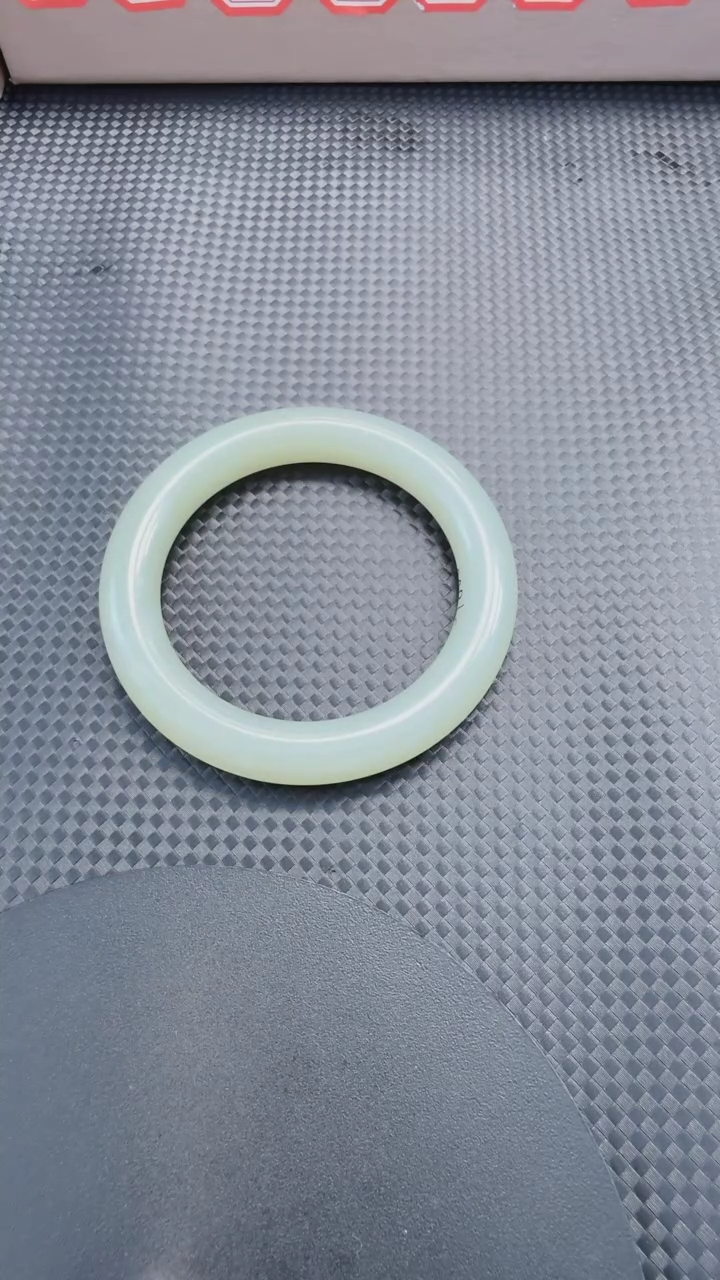 【闪购商品】和田玉手镯未镶嵌12圈口56.1