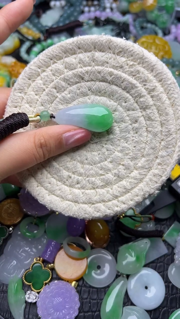 颈饰未镶嵌翡翠天然缅甸翡翠吊坠