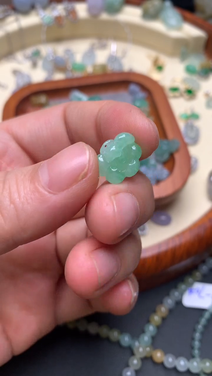 【闪购商品】翡翠颈饰未镶嵌翡翠花花