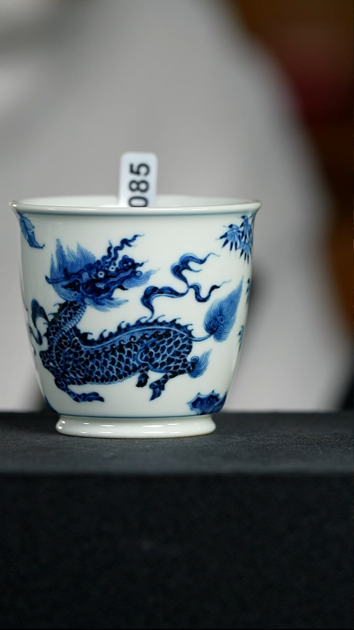 麒麟青花杯085   